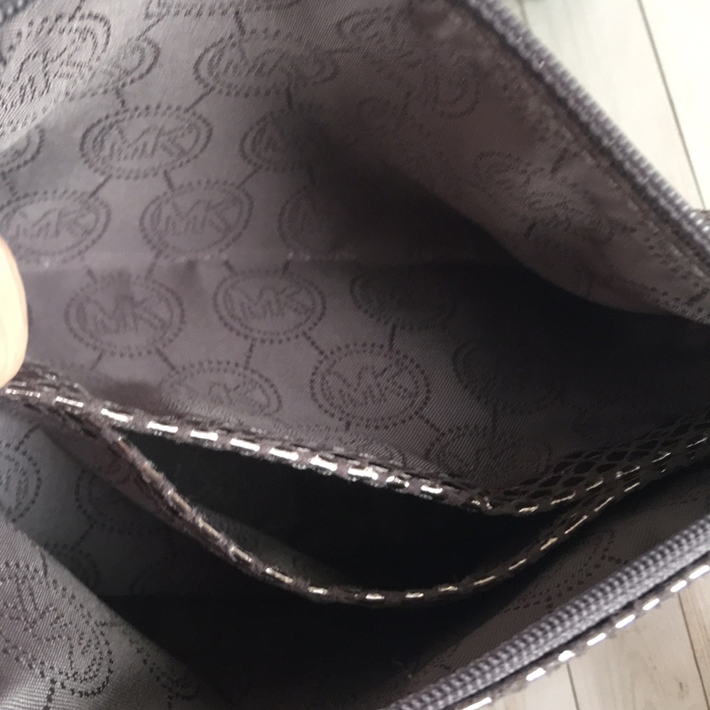 Michael Kors Limited Edition Cosmetic Bag NWOT Rare - Picture 6 of 16